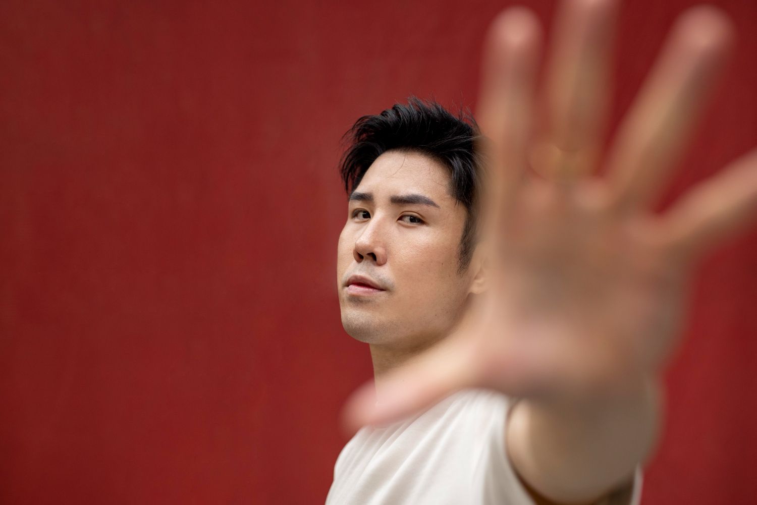 show hands