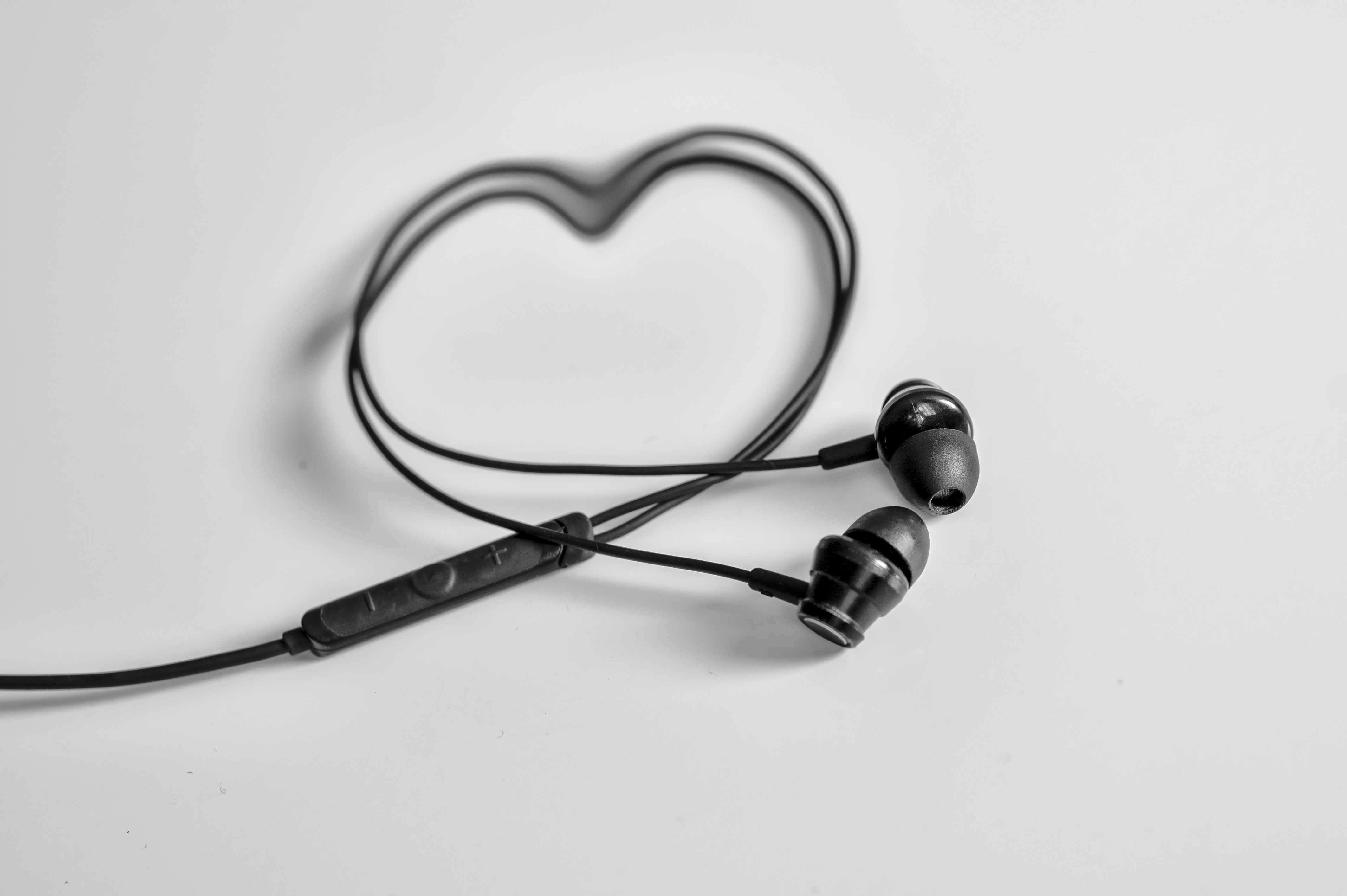 heart shaped earphone