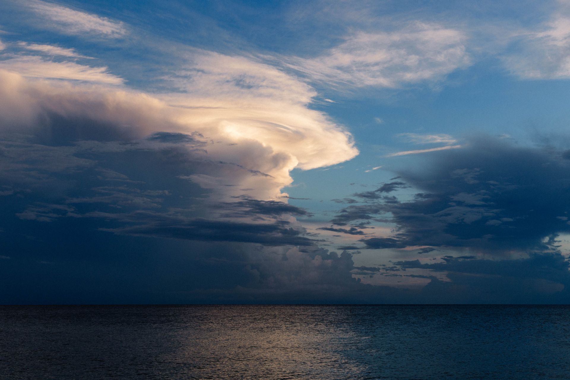 dramatic cloud