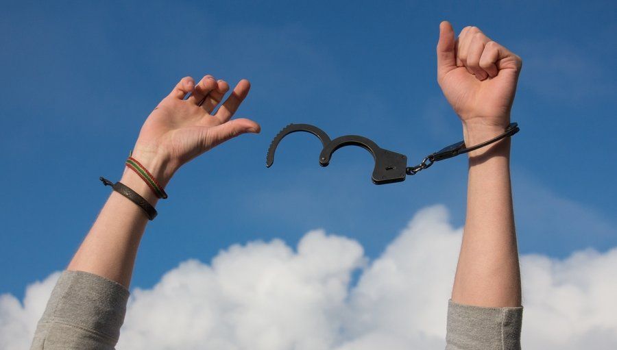 One hand uncuffed in the air (Autonomy)