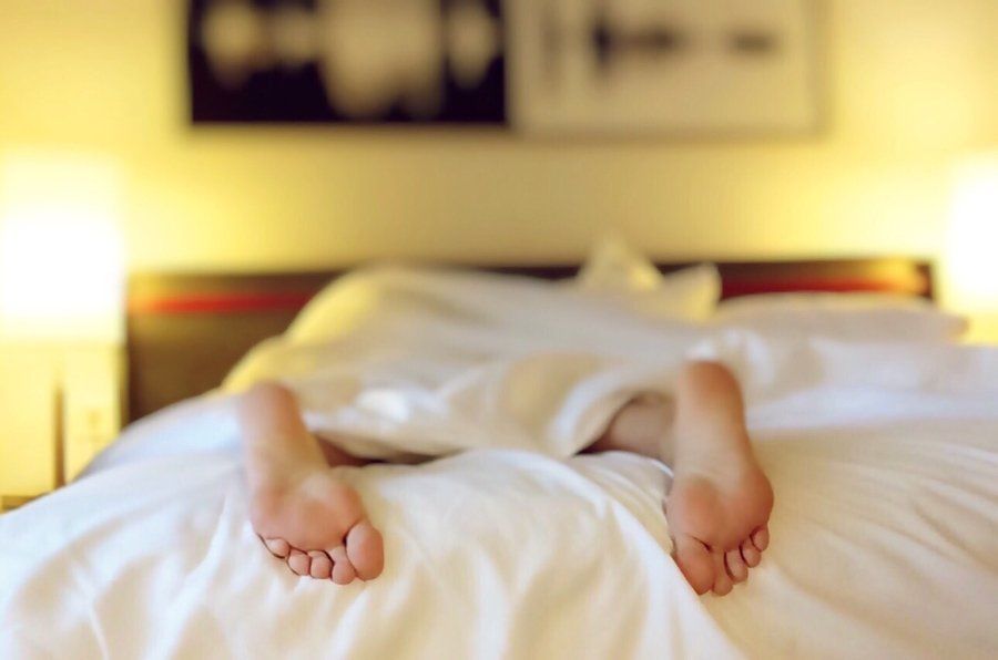 Person's feet at the foot of the bed (laziness)