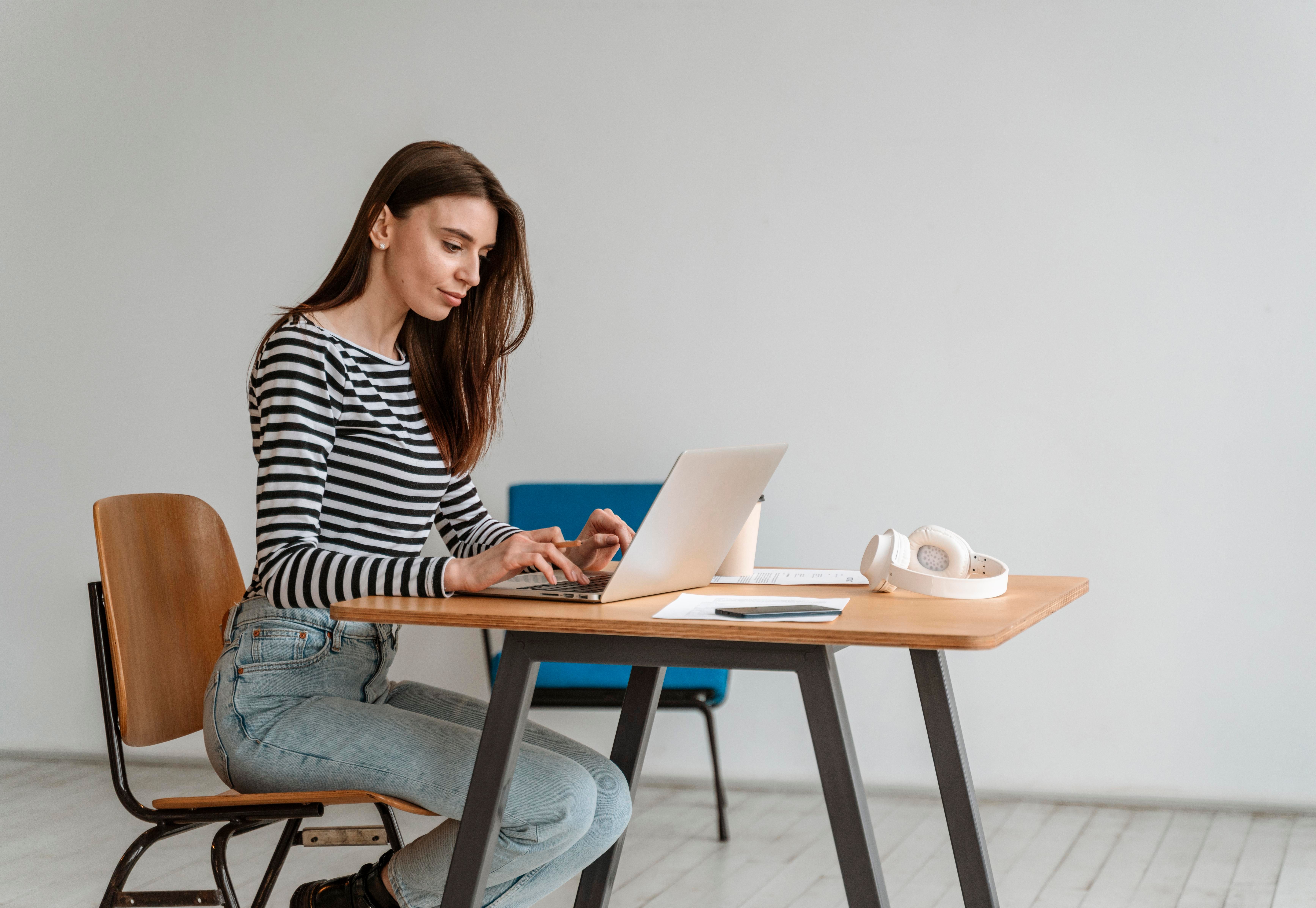Young business woman working on laptop